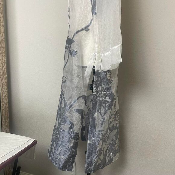 Chico's Travelers Dove Gray White Sheer Floral Metallic Midi Jacket Cover Up 2 - Picture 8 of 8